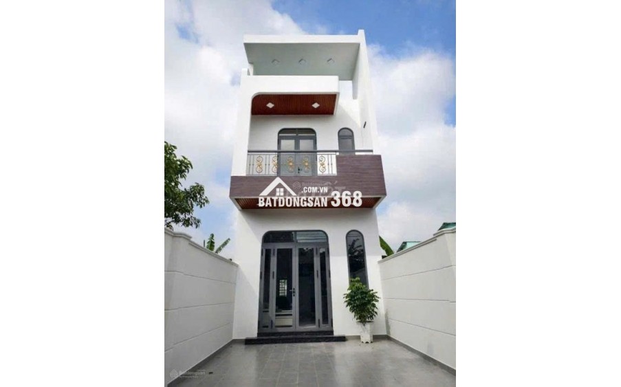 Bán Gấp Nhà 1 Trệt 1 Lầu, 120m², Sân Ô Tô Rộng, Cách UBND Tương Bình Hiệp Chỉ 500m